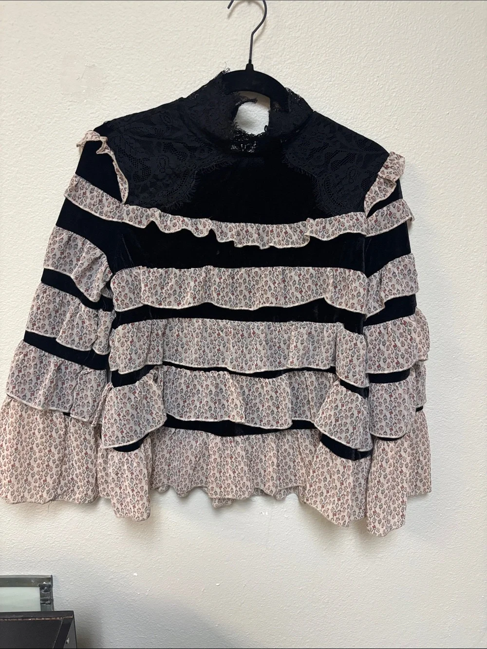 POL Ruffle Velvet Blouse - Picture 3 of 5